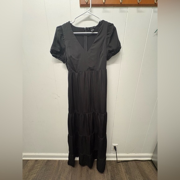 Forever 21 Dresses & Skirts - Forever 21 Black Tiered V-Neck Maxi Dress